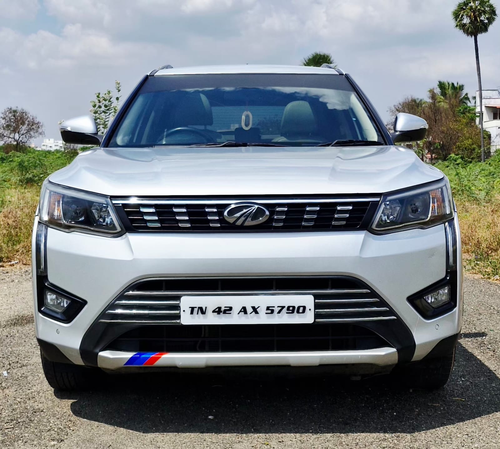 Mahindra XUV300 W8