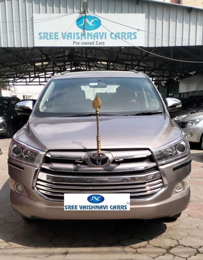 Toyota Innova Crysta 2.4 V