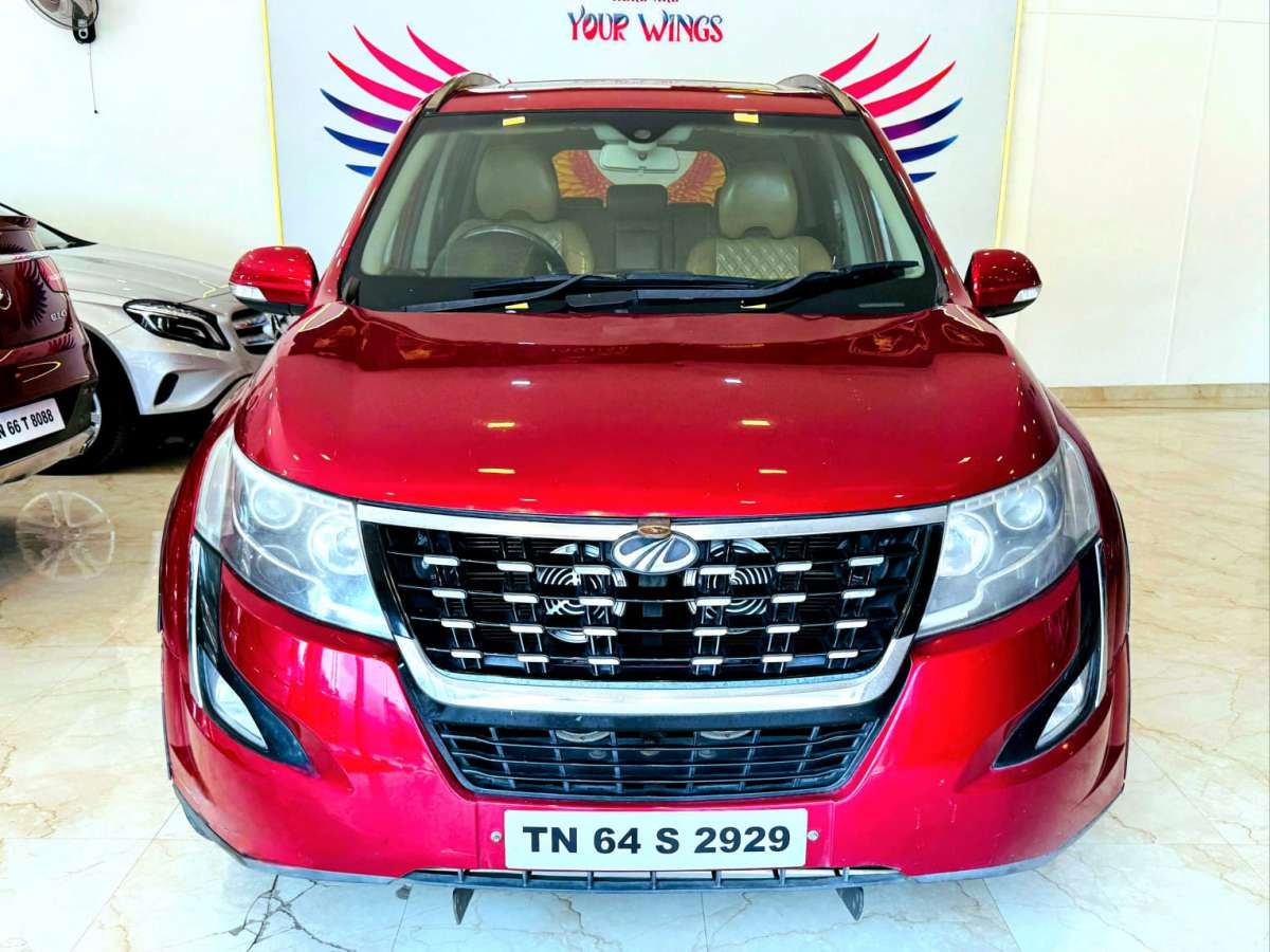 Mahindra XUV 500 W11
