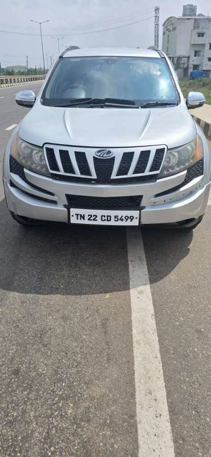 Mahindra XUV500 W8