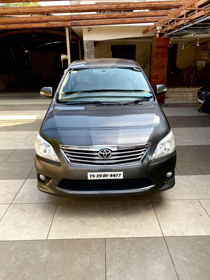 Toyota Innova 2.5 V 8 STR