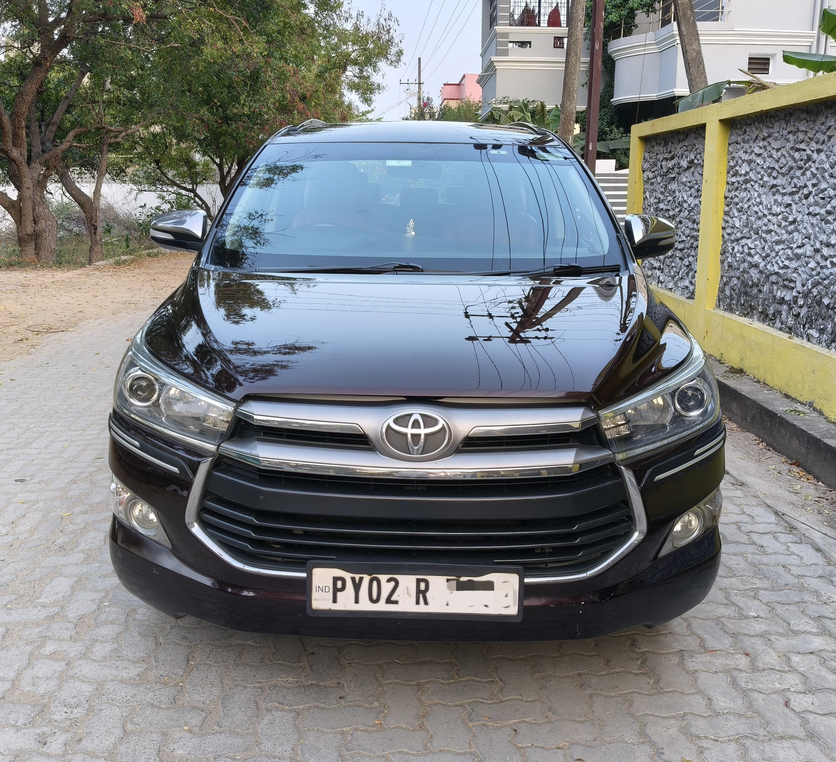 Toyota Innova Crysta 2.4 VX 8 STR