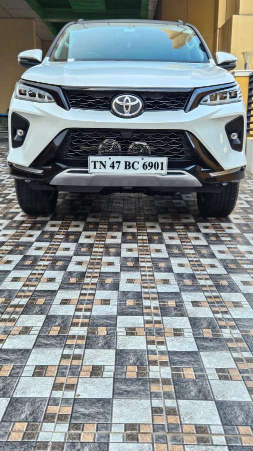 Toyota Fortuner Legender
