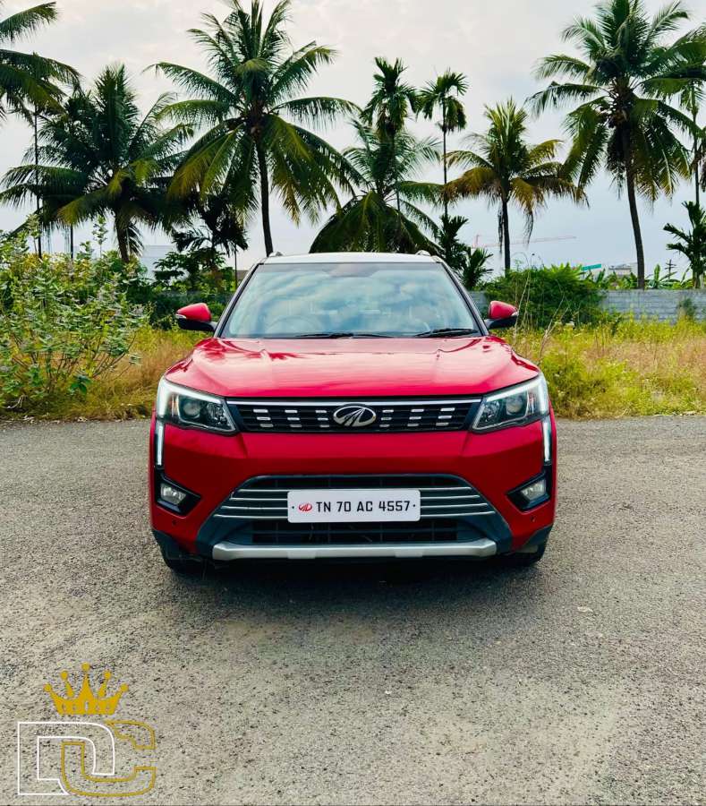 Mahindra XUV300 W8