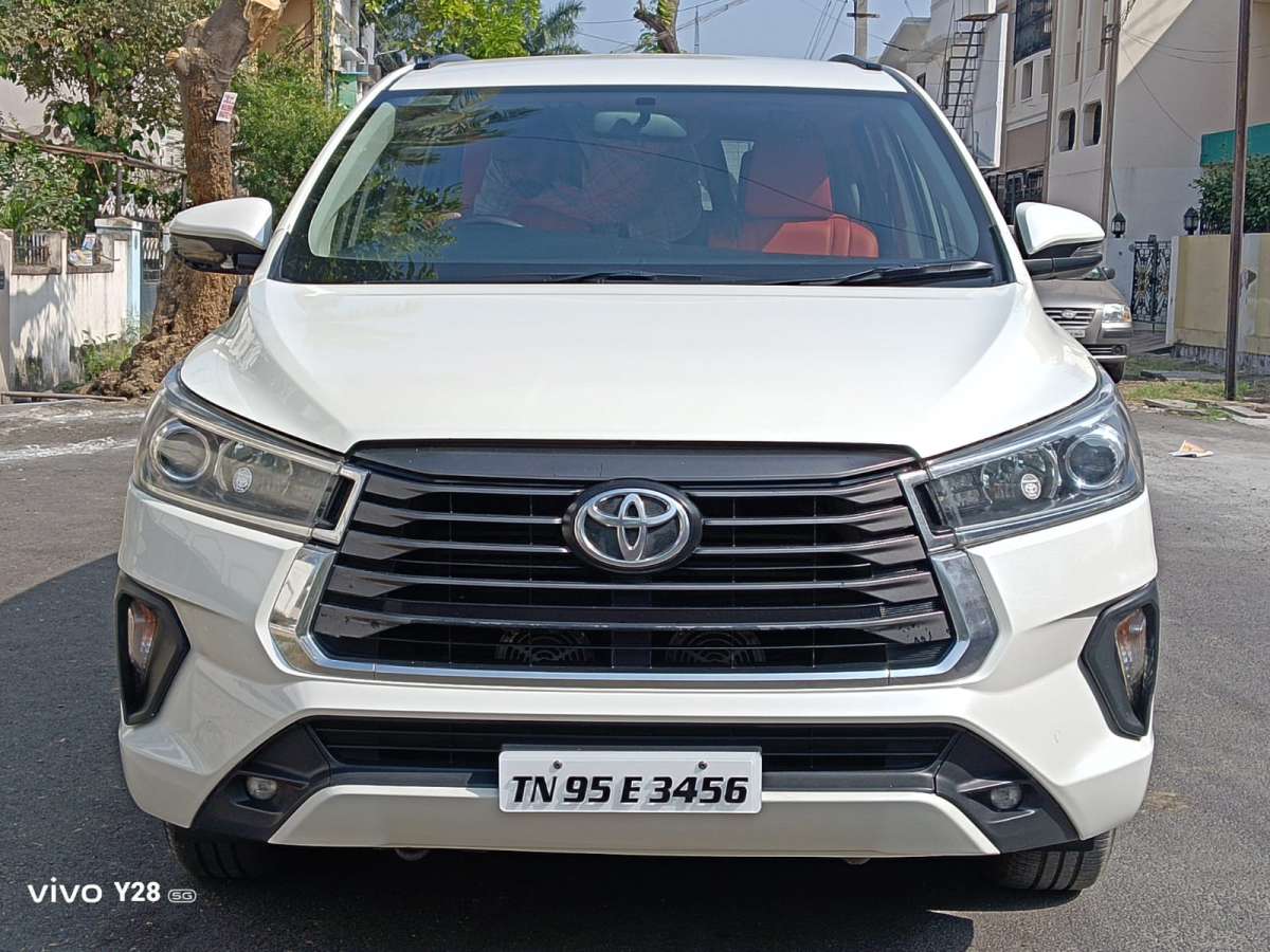 Toyota Innova Crysta 2.4 V