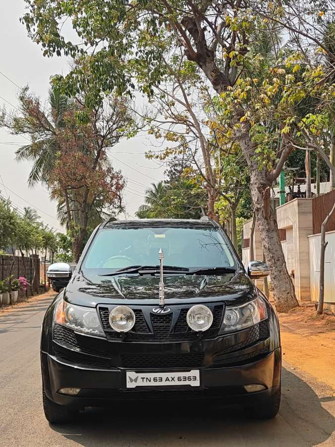 Mahindra XUV500 W8