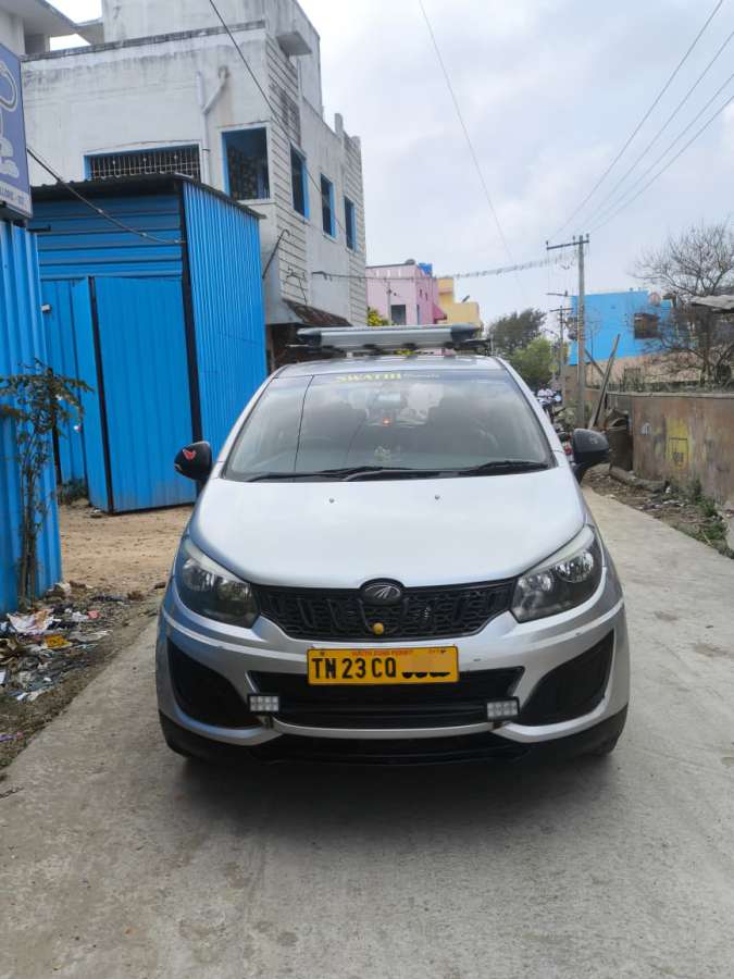 Mahindra Marazzo M2