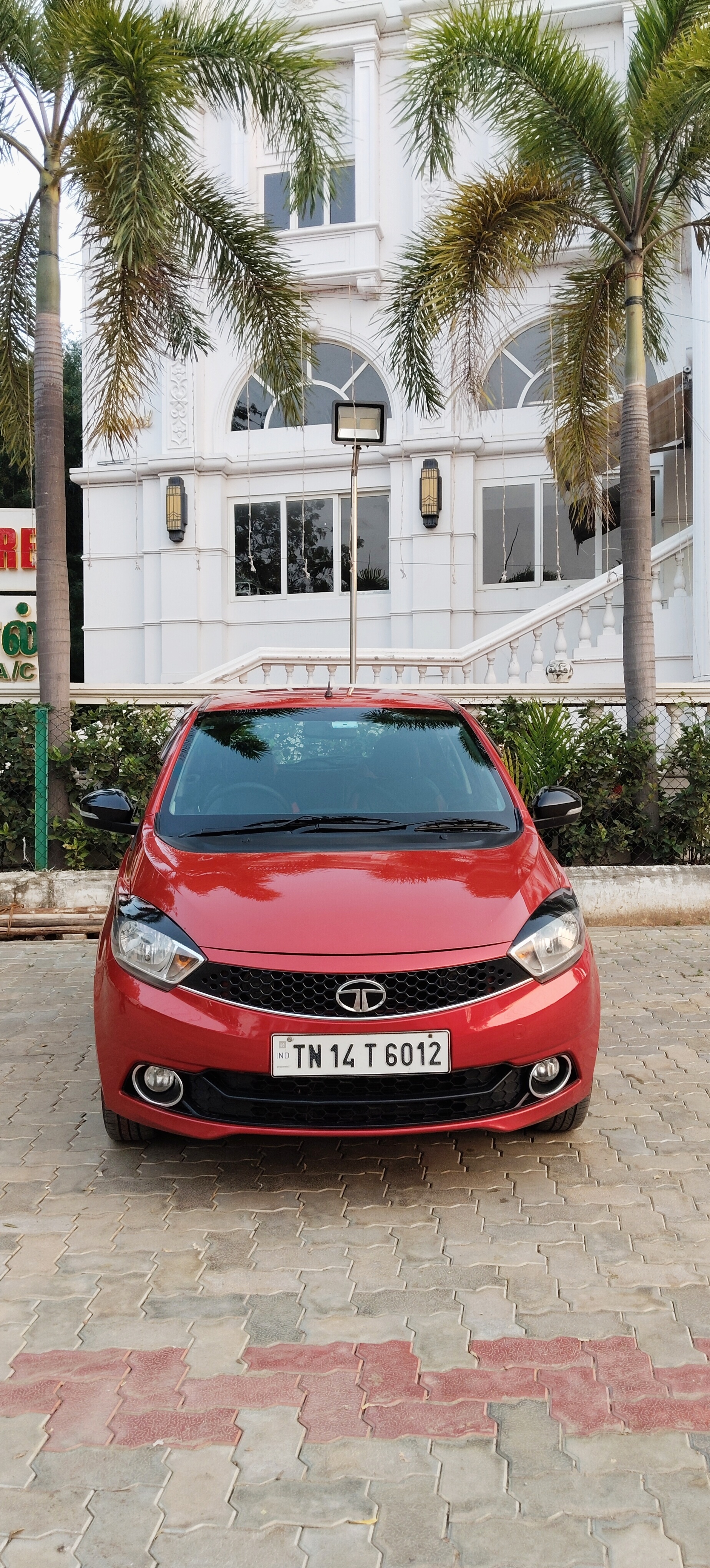 Tata Tiago XZA Plus Dual Tone Roof AMT