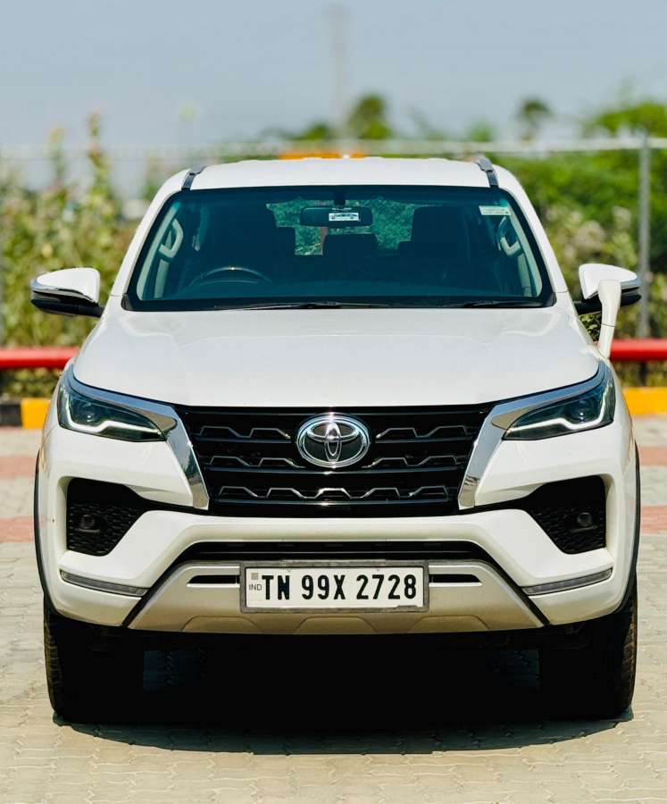 Toyota Fortuner 4x2 AT