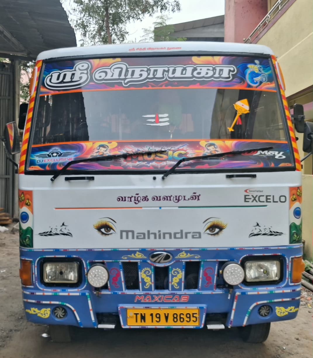 Mahindra Tourister 15 W BS III