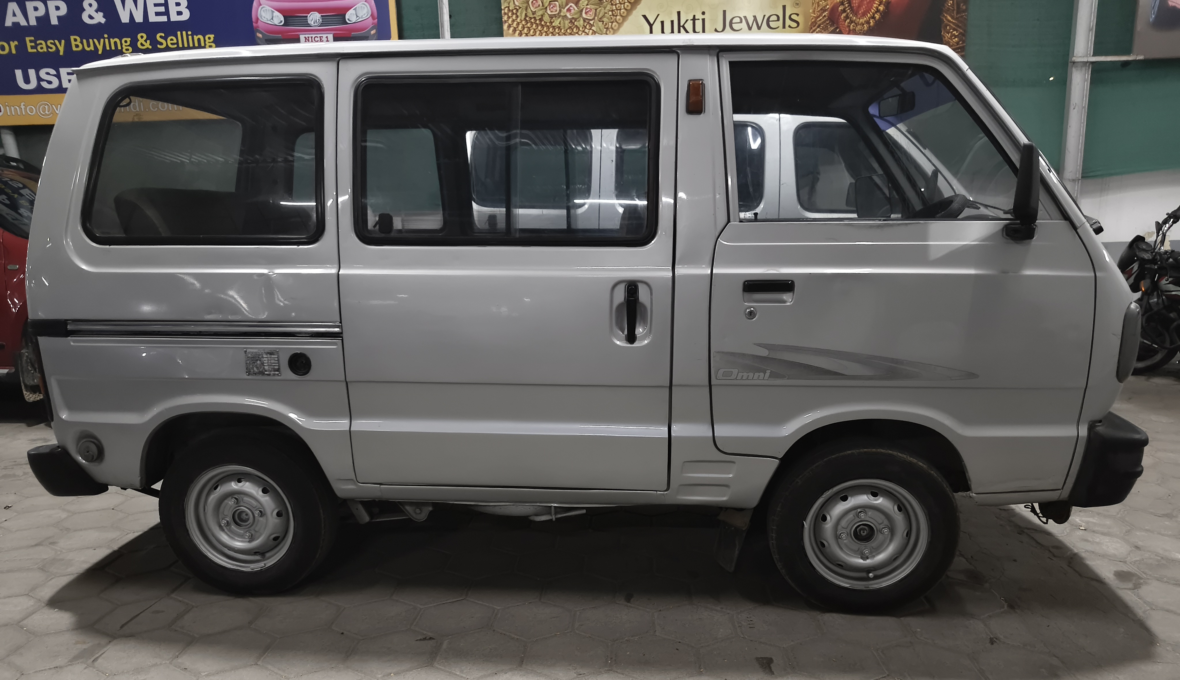 Maruti Suzuki Omni 8 seater