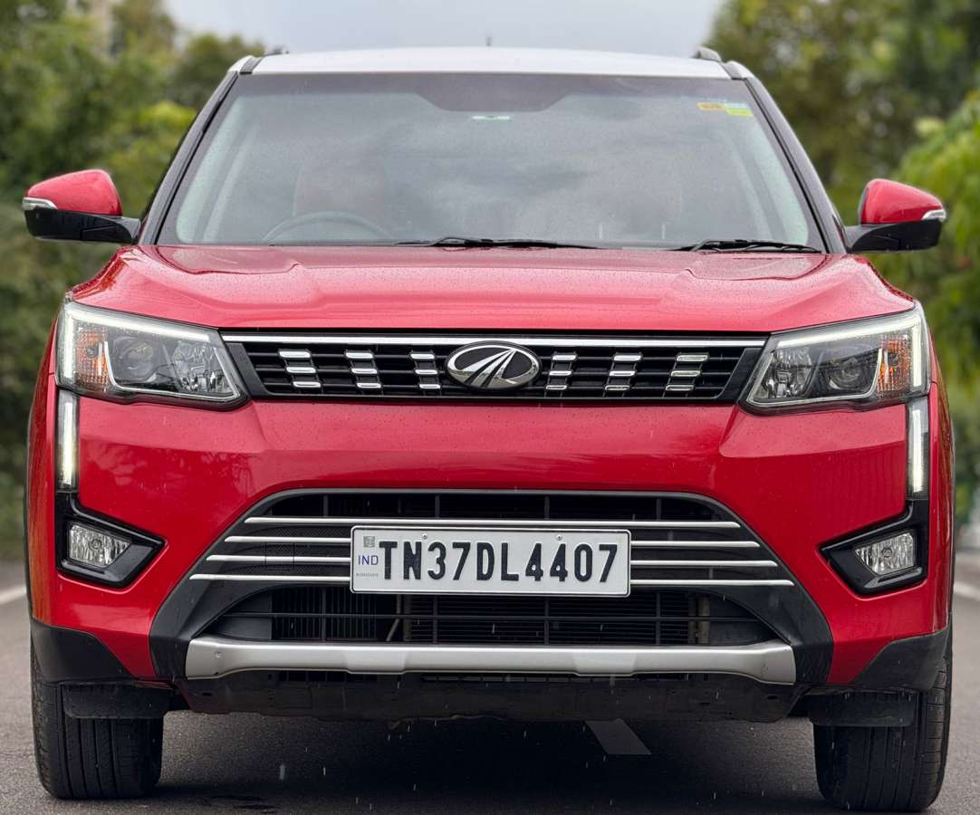 Mahindra XUV300 W8