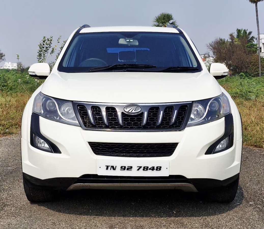 Mahindra XUV500 W6