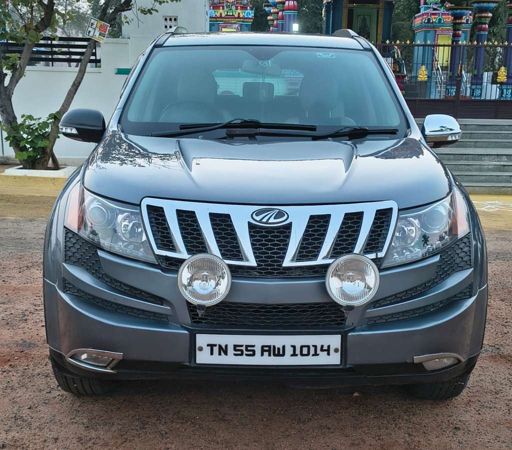 Mahindra XUV500 W8