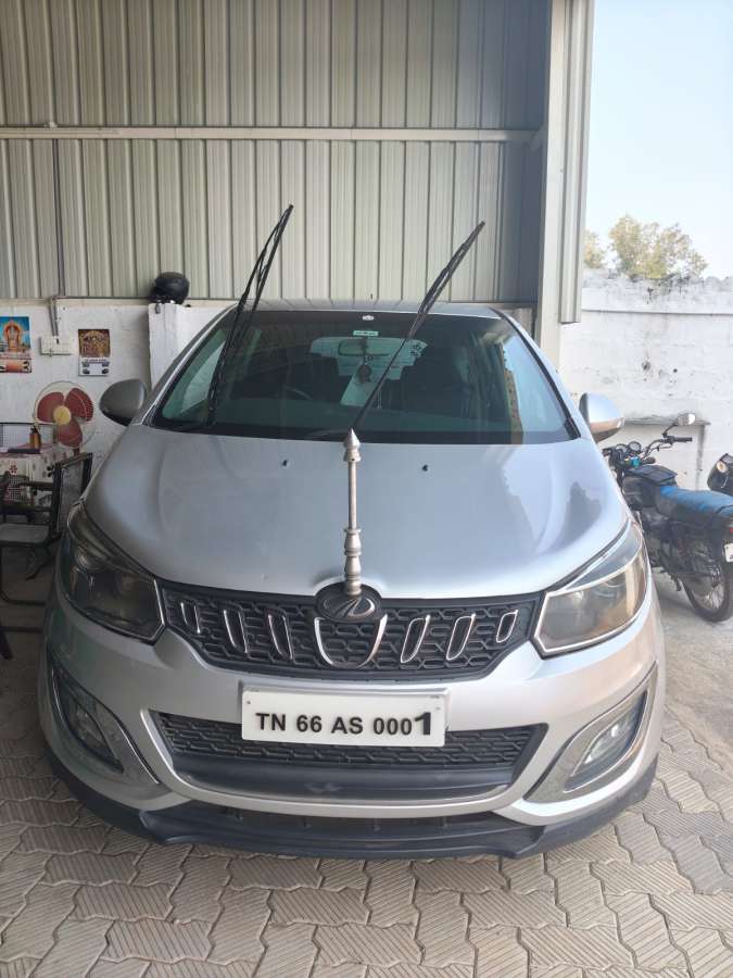 Mahindra Marazzo M6 Plus