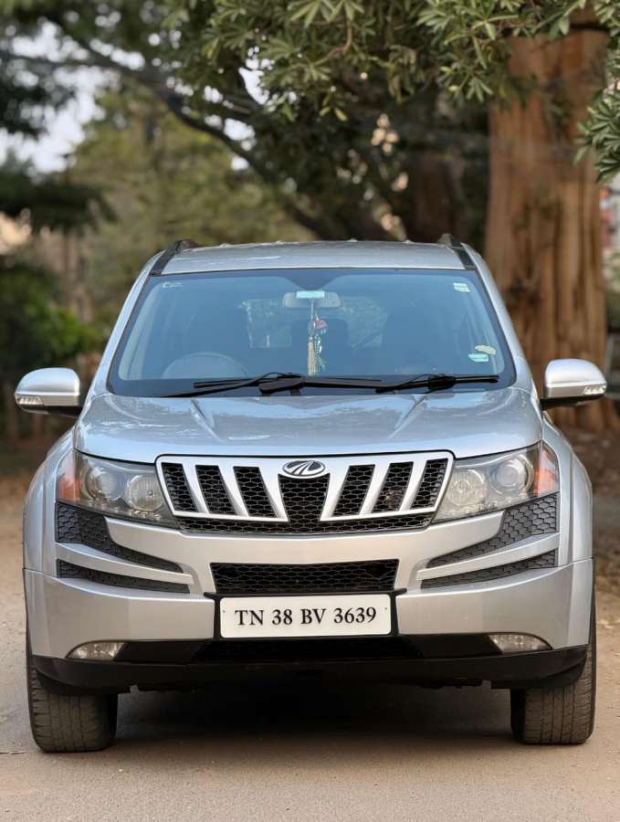 Mahindra XUV500 W8