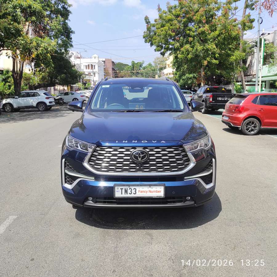 Toyota Innova Hycross