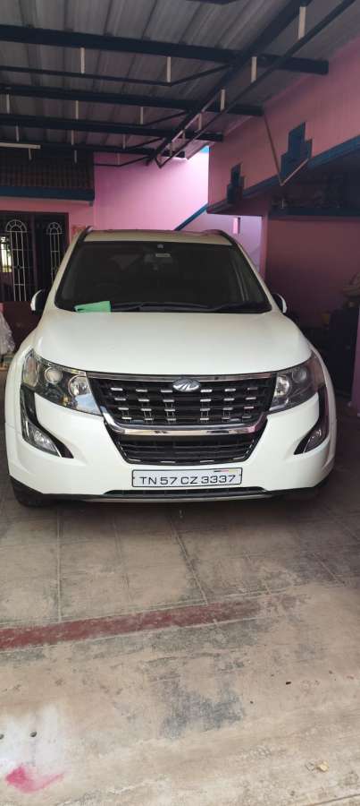 Mahindra XUV500 W9