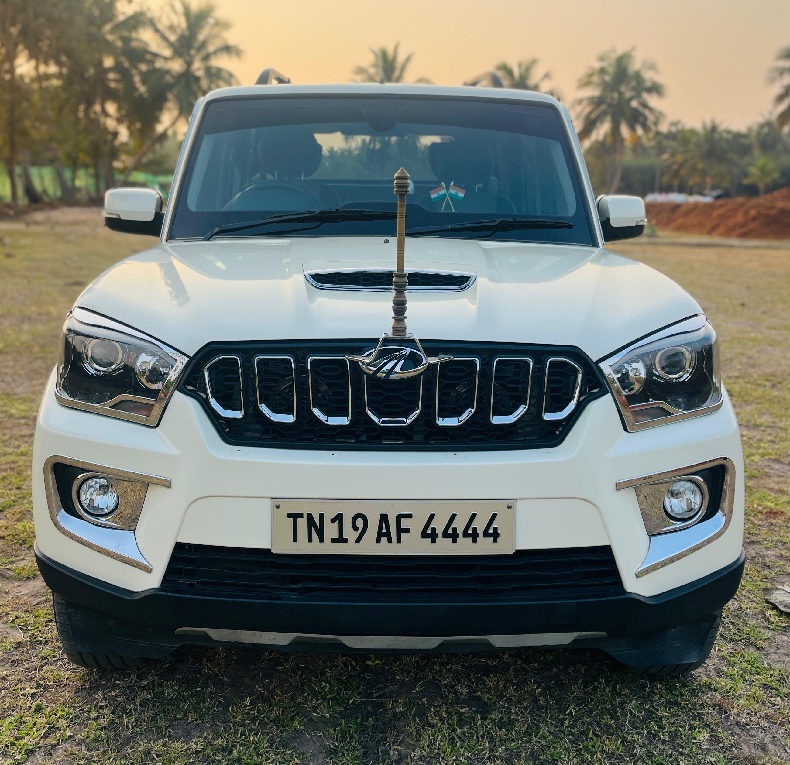 Mahindra Scorpio S11