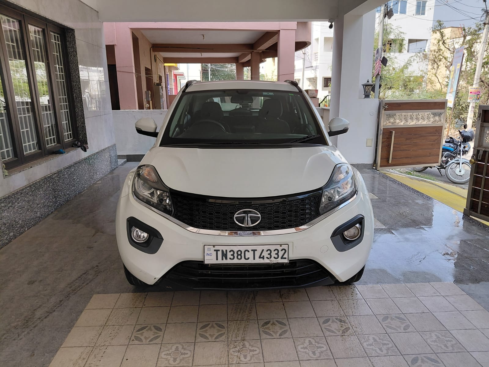 Tata Nexon XZA Plus AMT