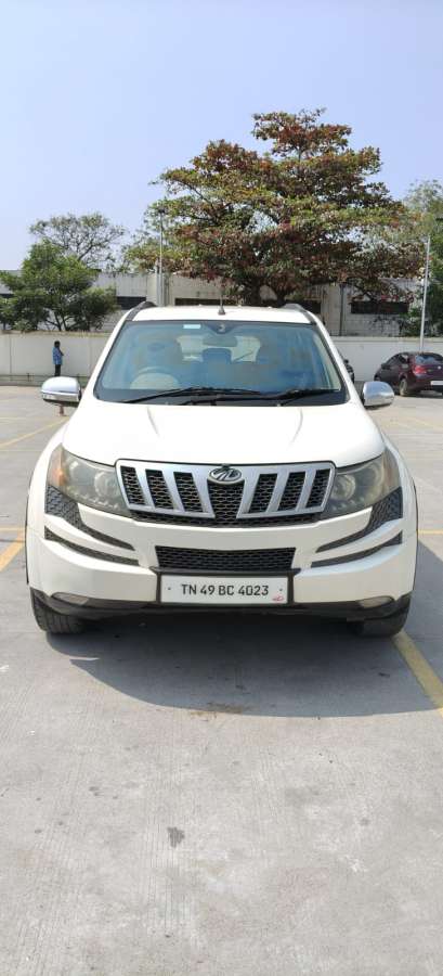 Mahindra XUV500 W8