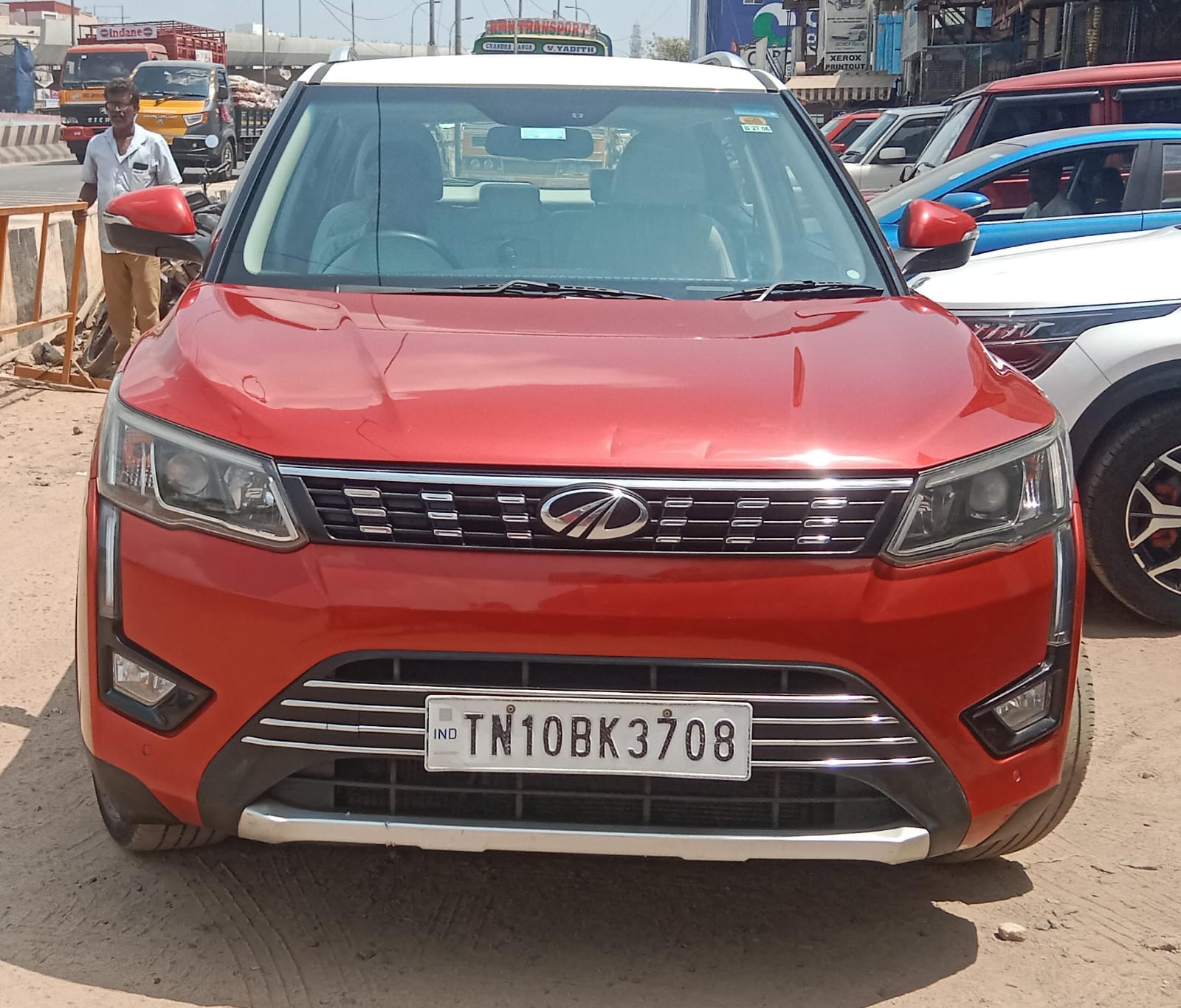 Mahindra XUV300 W8 Option
