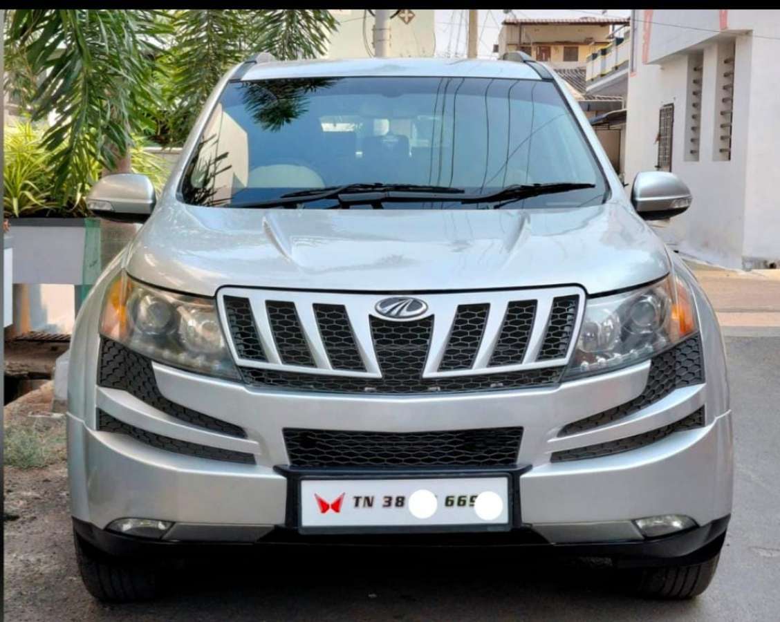 Mahindra XUV500 W8