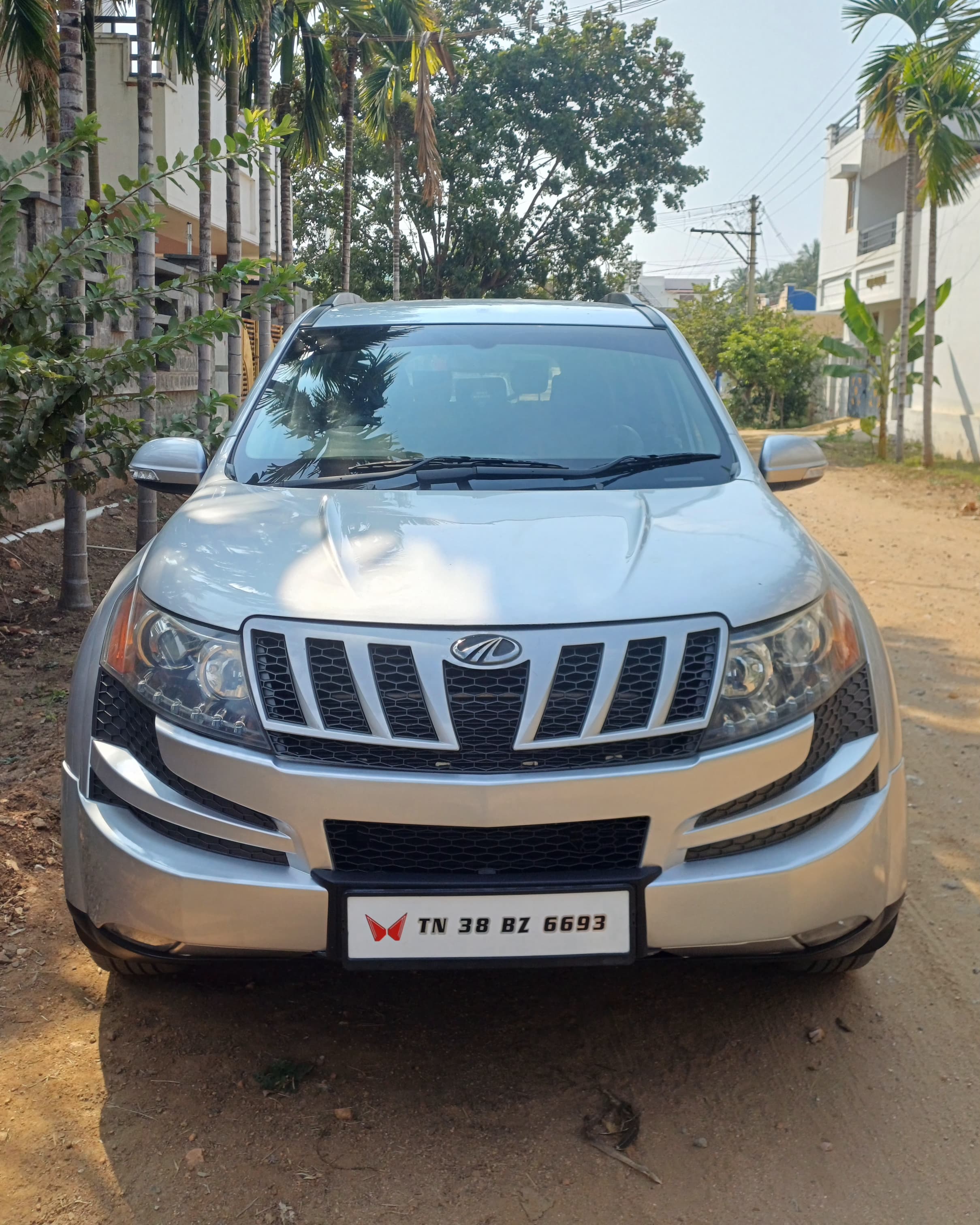 Mahindra XUV500 W4