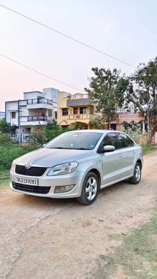 Skoda Rapid Elegance 1.6 MPFI MT