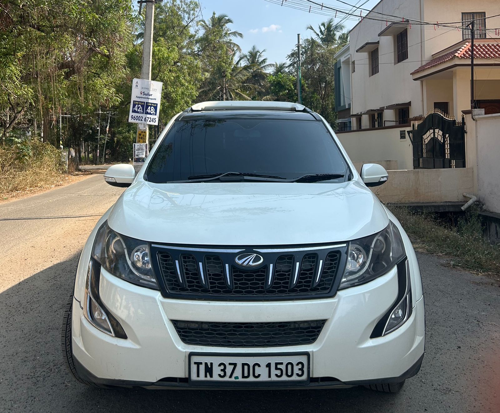 Mahindra XUV500 R W10 FWD