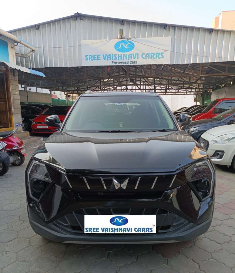 Mahindra XUV3XO AX5