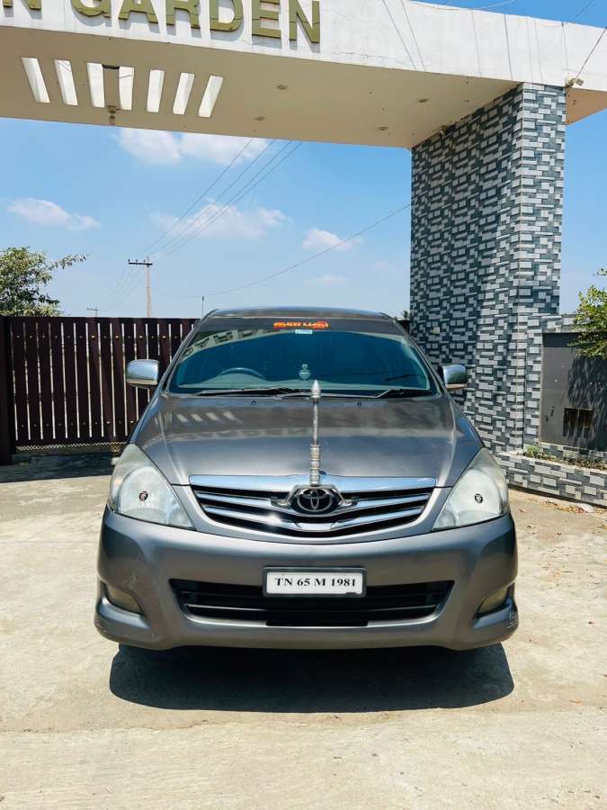 Toyota Innova 2.5 V 7 STR