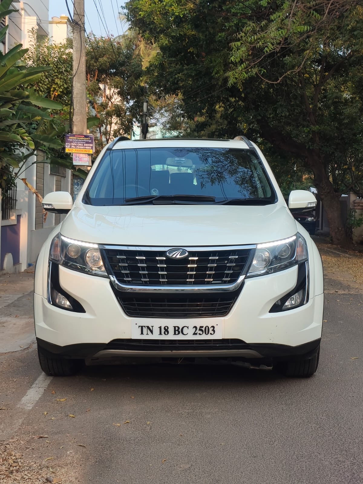 Mahindra XUV500 W9