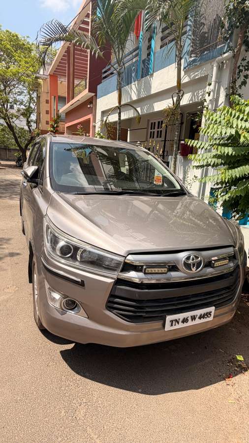 Toyota Innova Crysta 2.4 V