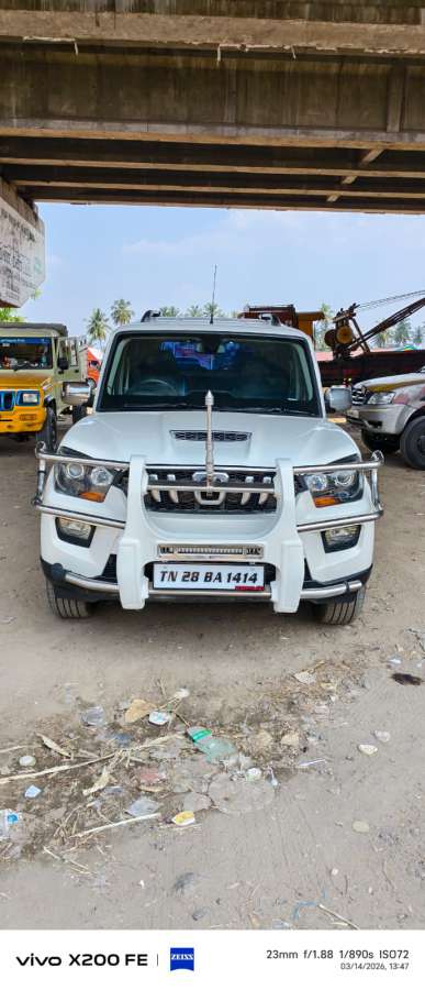 Mahindra Scorpio S10