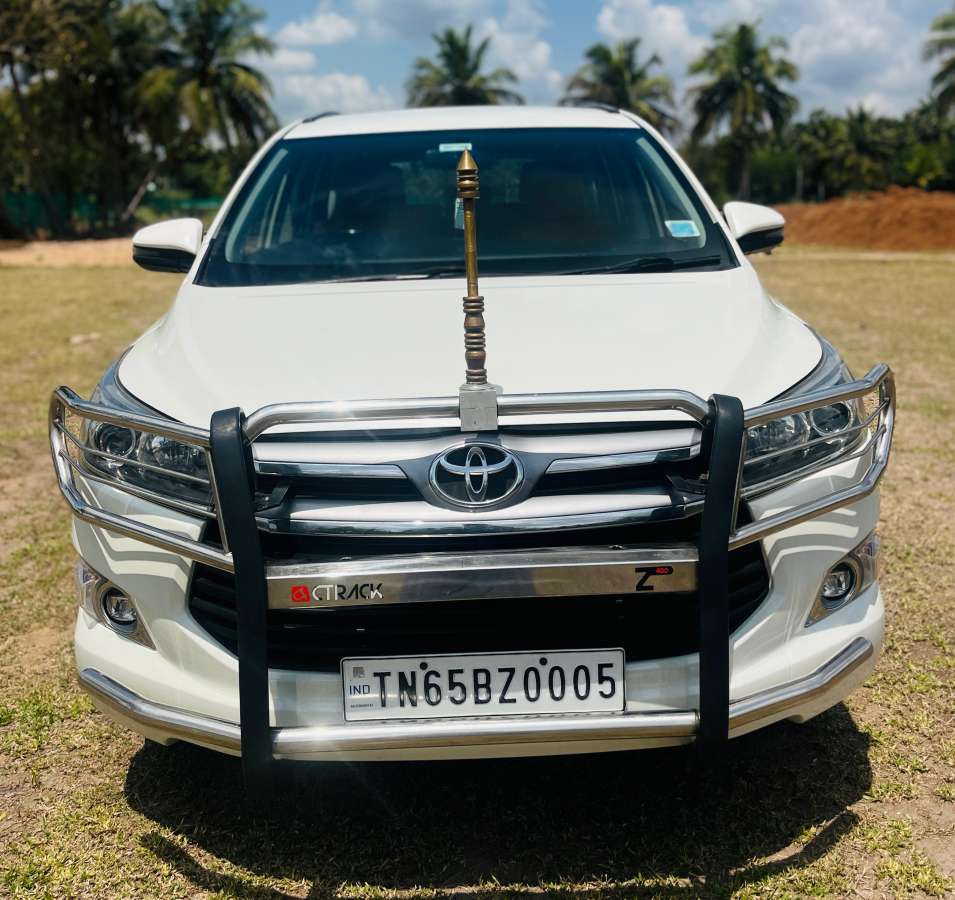 Toyota Innova Crysta 2.4 V