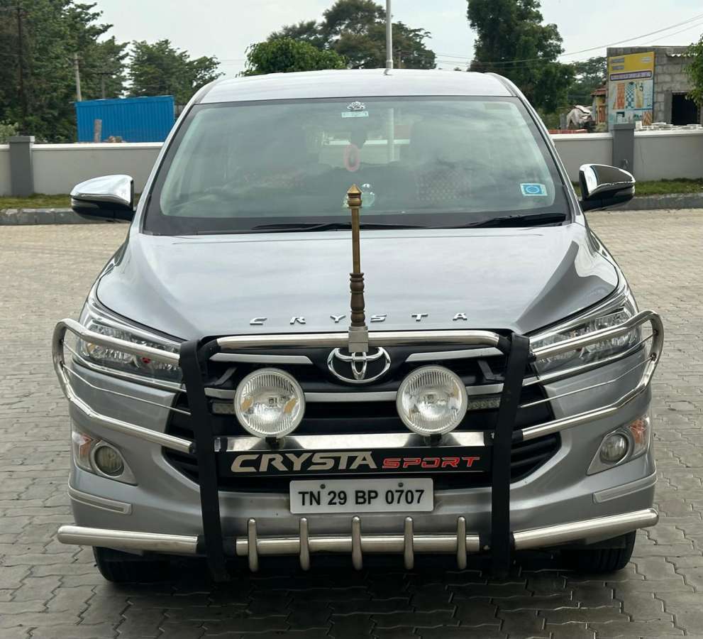 Toyota Innova Crysta 2.7 GX MT 8 STR