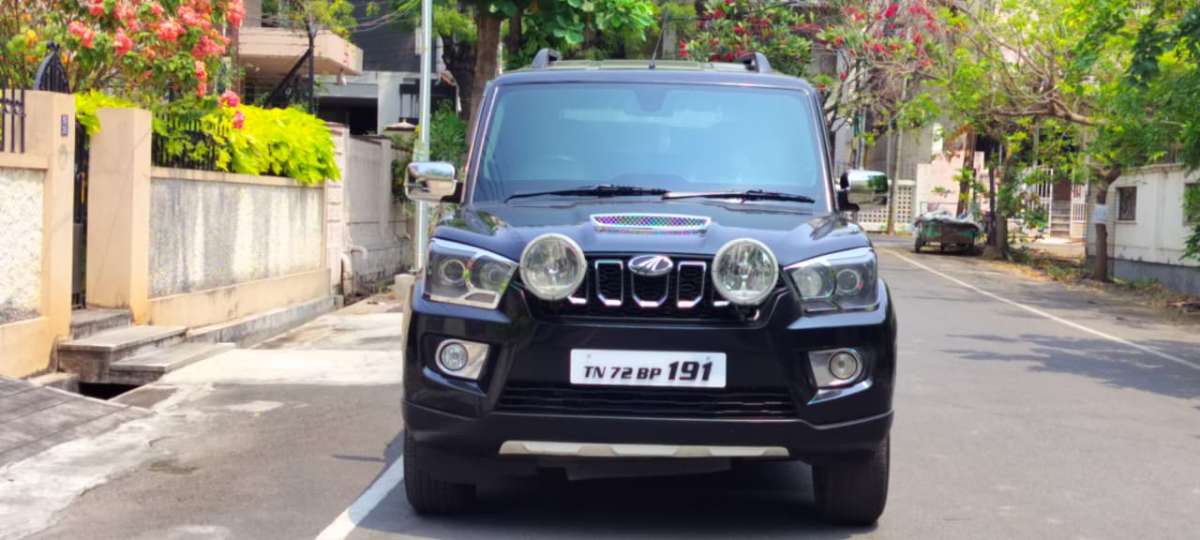 Mahindra Scorpio S11