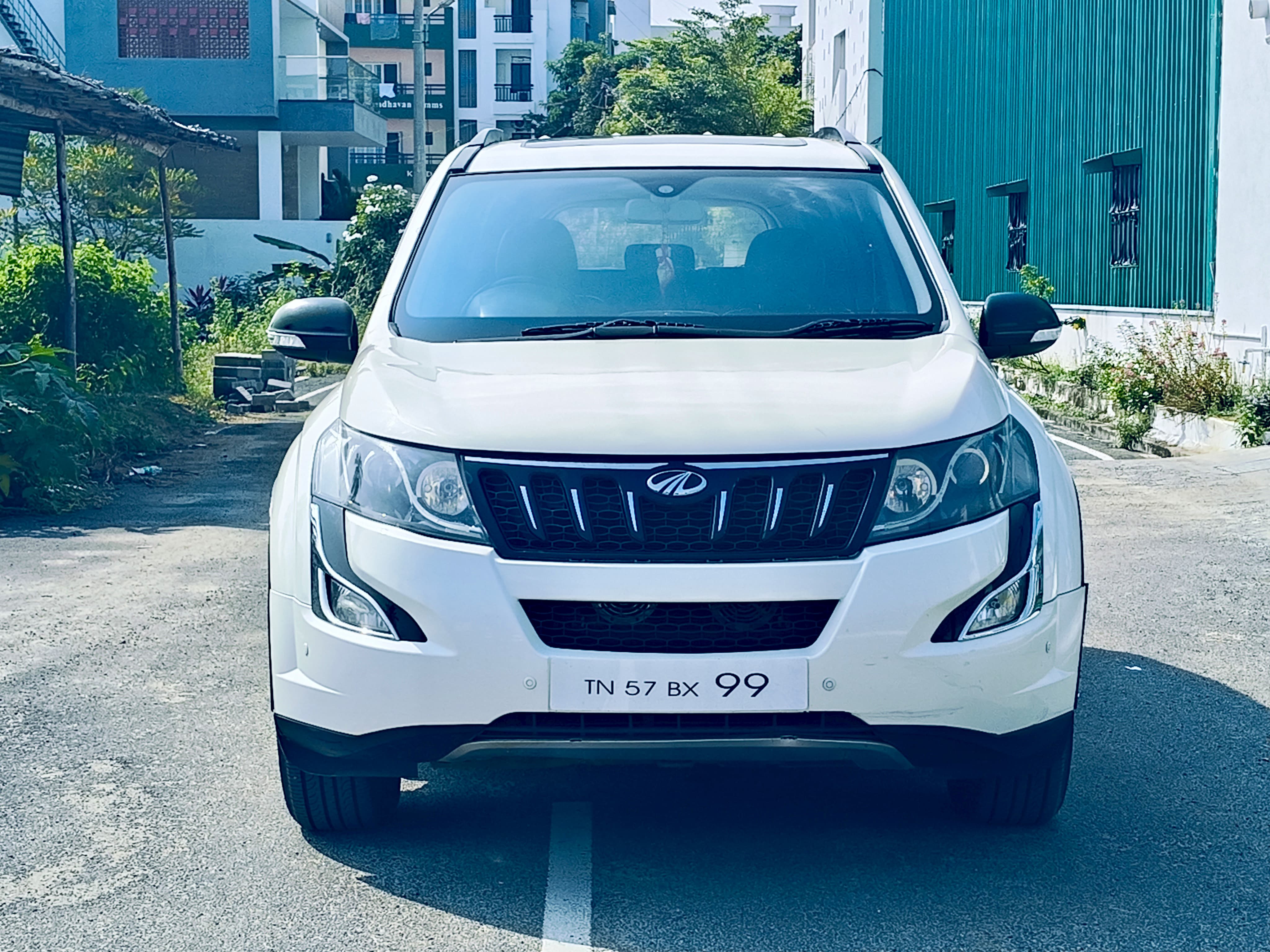 Mahindra XUV500 W10 AT AWD