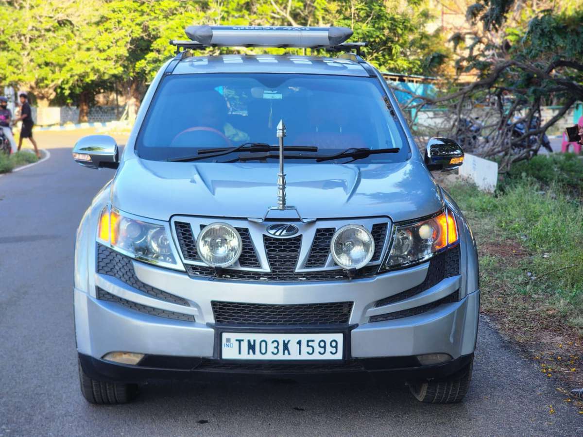 Mahindra XUV500 W8