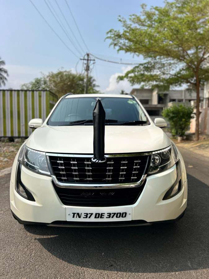 Mahindra XUV500 W7