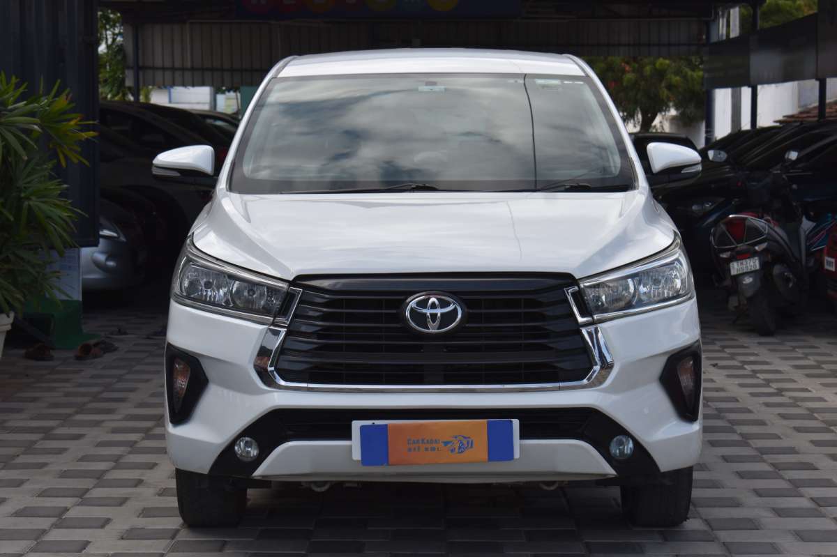 Toyota Innova Crysta 2.4 G MT