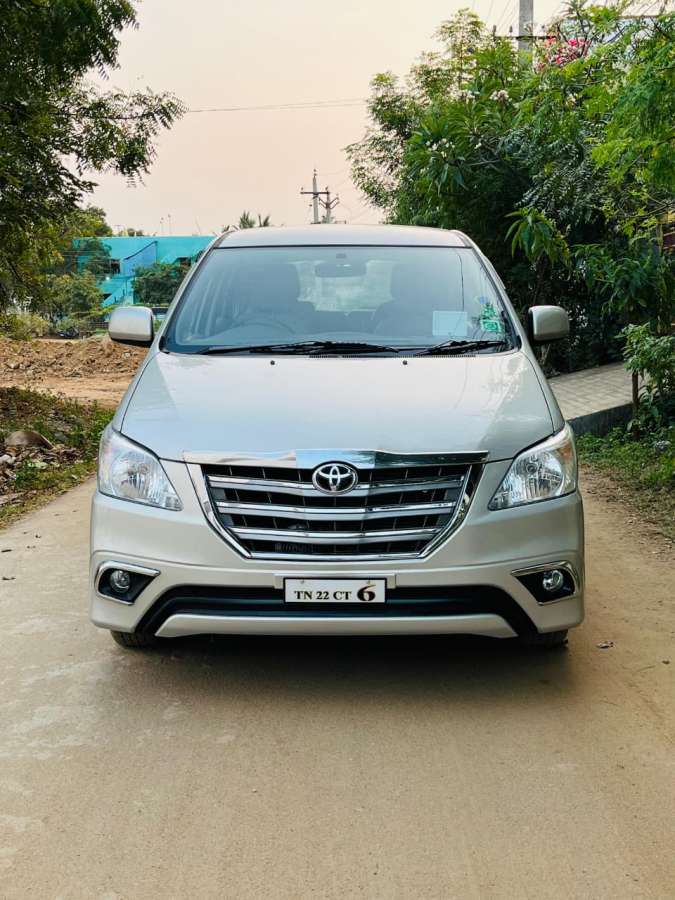 Toyota Innova 2.5 G 7 STR BS IV