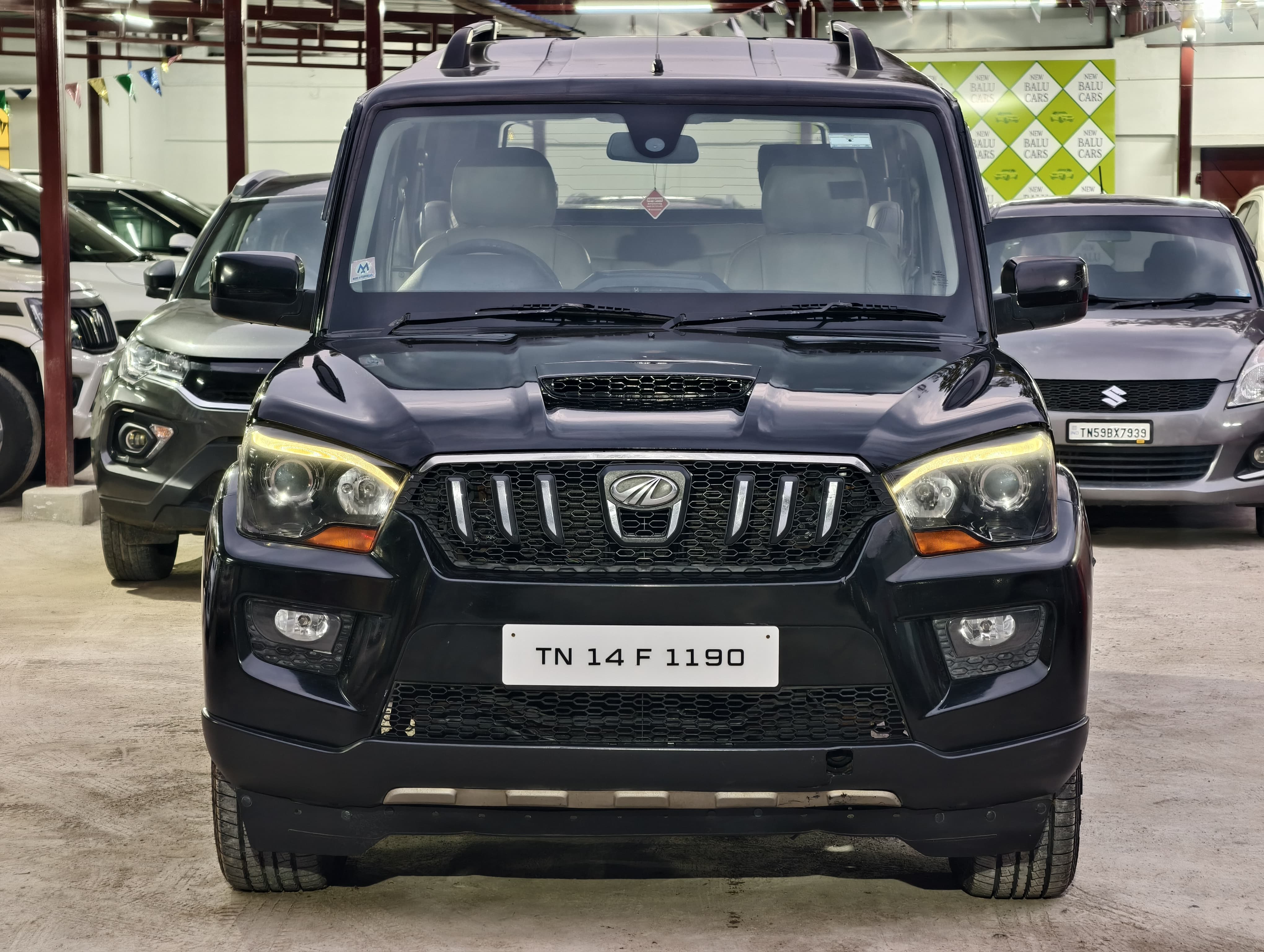 Mahindra Scorpio S10