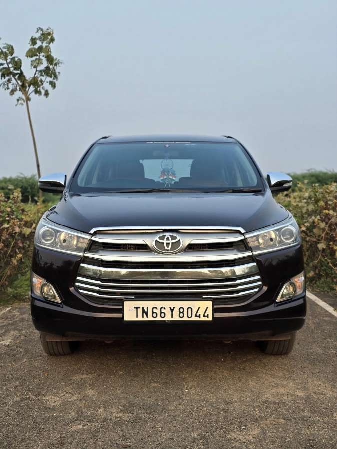 Toyota Innova Crysta 2.4 V