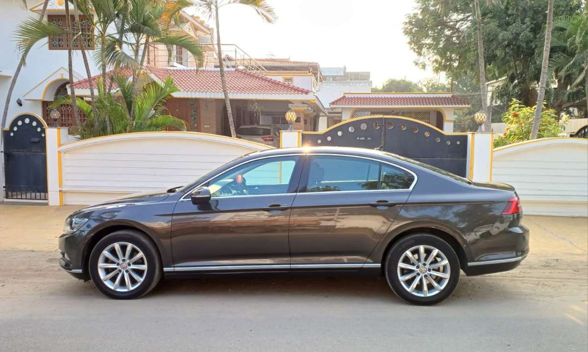 Volkswagen Passat - Image 2
