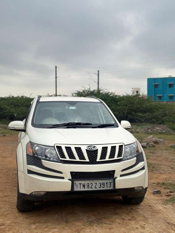 Mahindra XUV500 W8