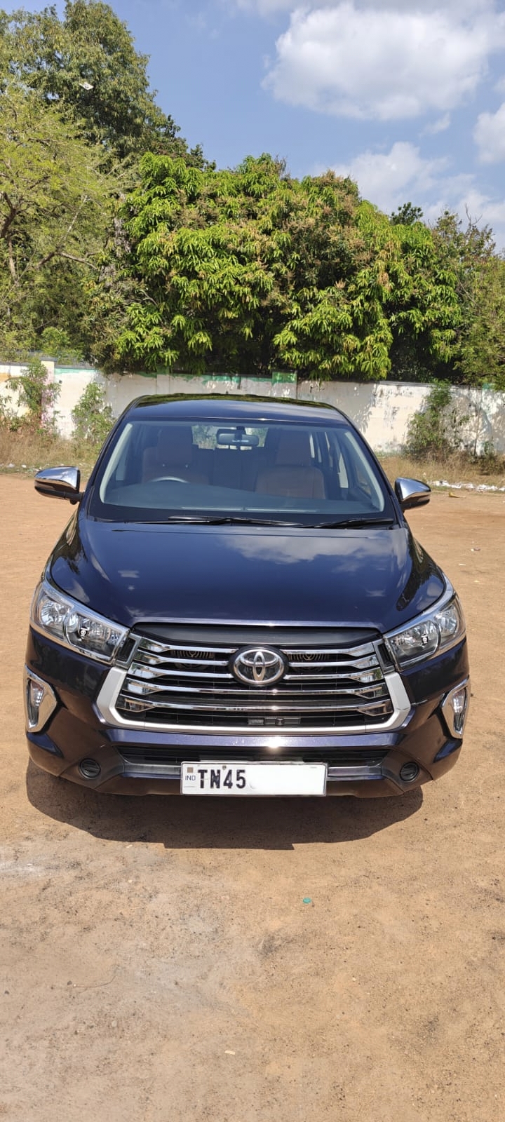 Toyota Innova Crysta 2.4 V