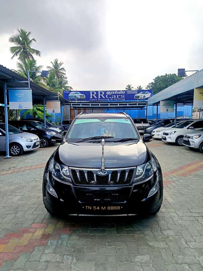 Mahindra XUV500 W10