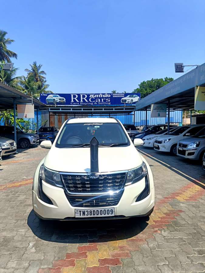 Mahindra XUV500 W7